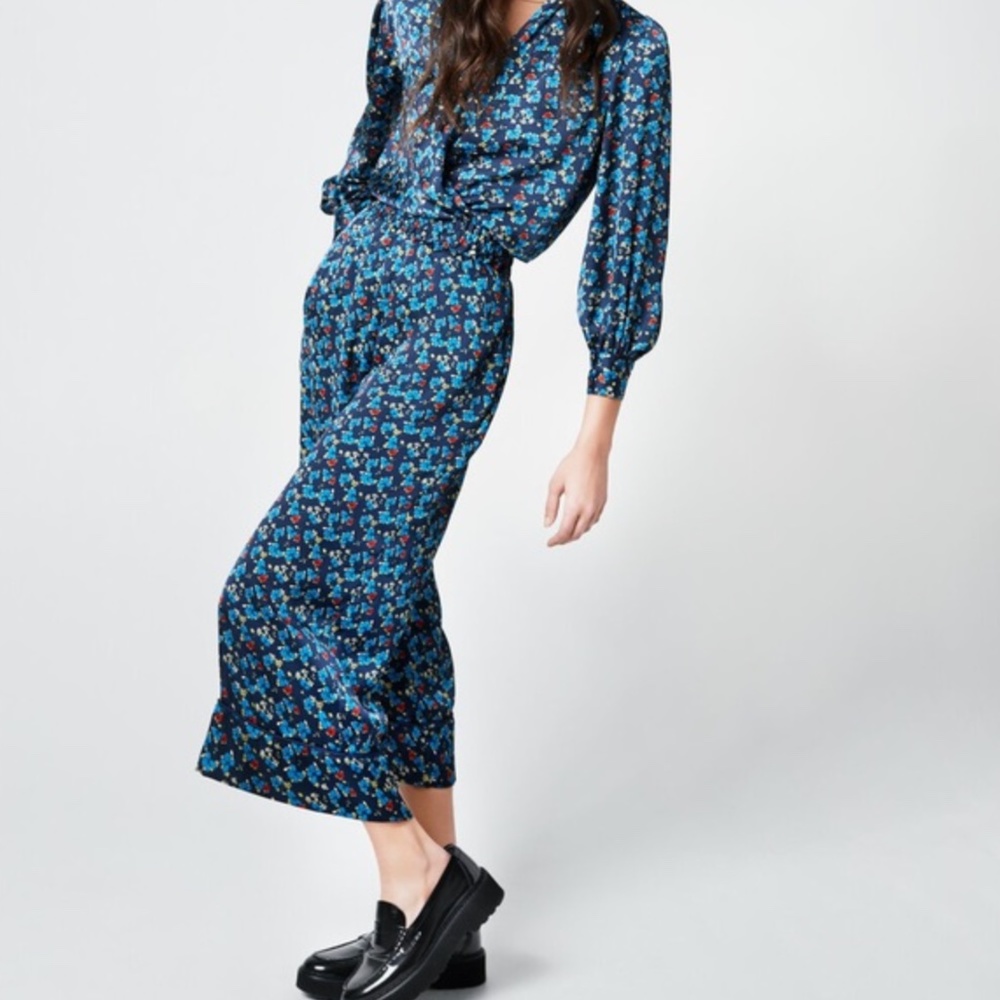 NWOT SMYTHE Ditsy Indigo Floral Satin Crop Wide Leg Palazzo Navy Pants - Small!